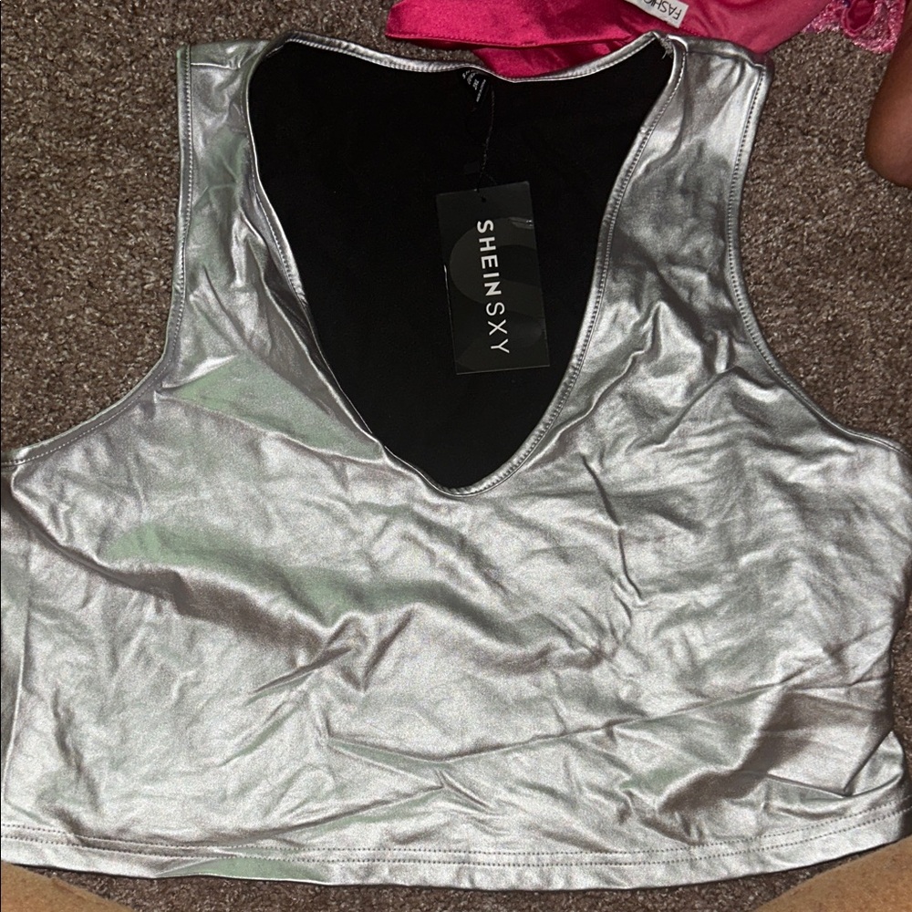 SHEIN Silver Metallic V-Neck Crop Tank
